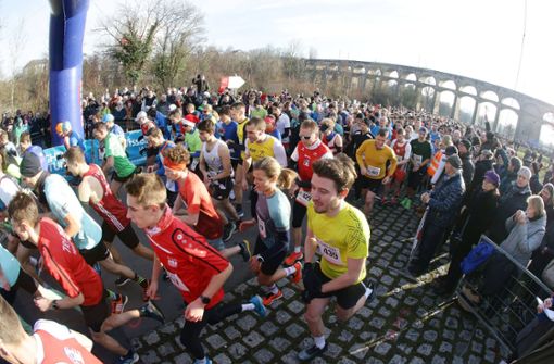 Tausende Läufer beim Bietigheimer Silvesterlauf. Foto: imago images/Baumann/Hansjürgen Britsch