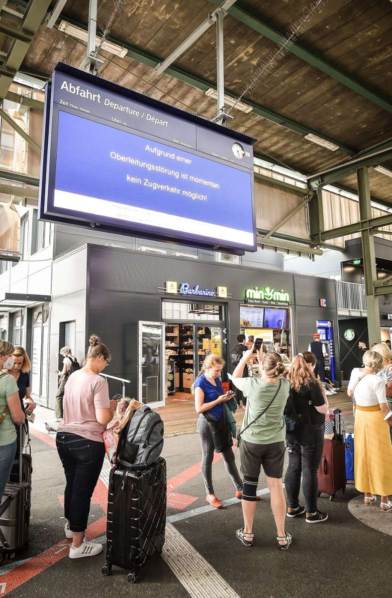 Wegen eines Oberleitungsschadens ging am Samstag zeitweise nichts mehr am Hauptbahnhof.