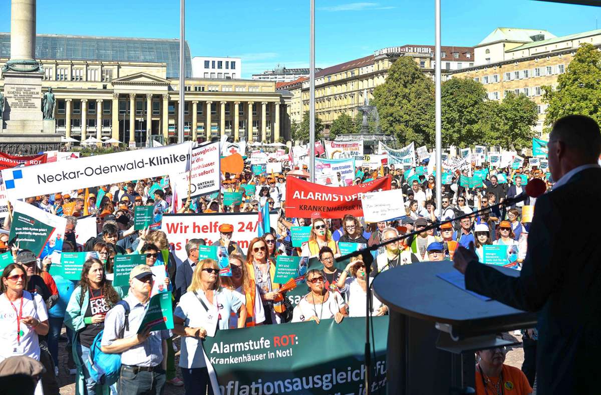 Demonstration von Klinikbeschäftigten in Stuttgart: Kliniken:  System ist auf Kante genäht