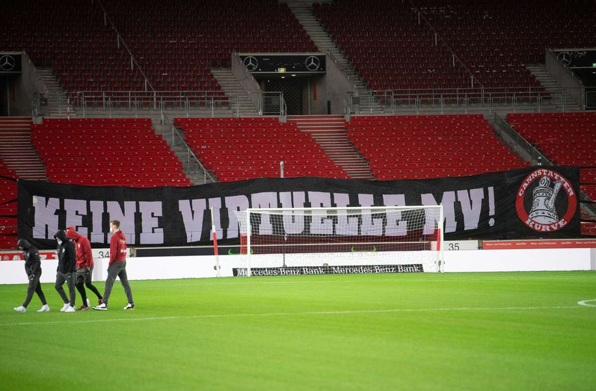 Mehr als 120 VfB-Fanclubs fordern die Verlegung der Mitgliederversammlung. Foto: dpa/Sebastian Gollnow