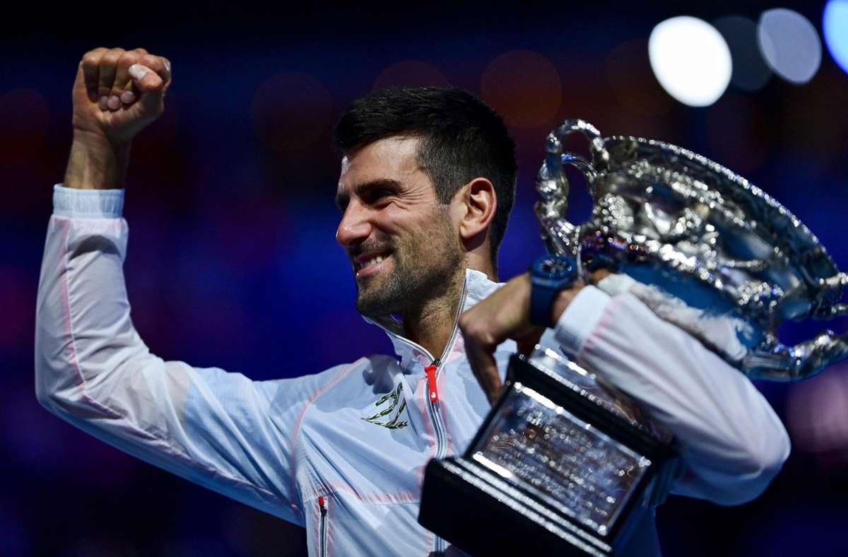 Novak Djokovic: Der Pott ist Mein Foto: AFP/MANAN VATSYAYANA