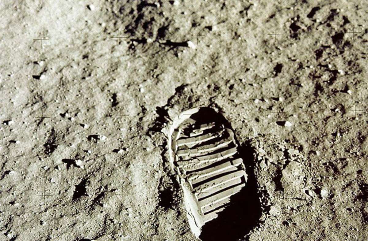 Ein Fußabdruck des amerikanischen Astronauten Edwin E. Aldrin auf dem Mond.