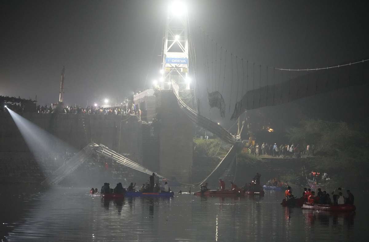Brückeneinsturz  in Indien: Zahl der Toten steigt auf über 140