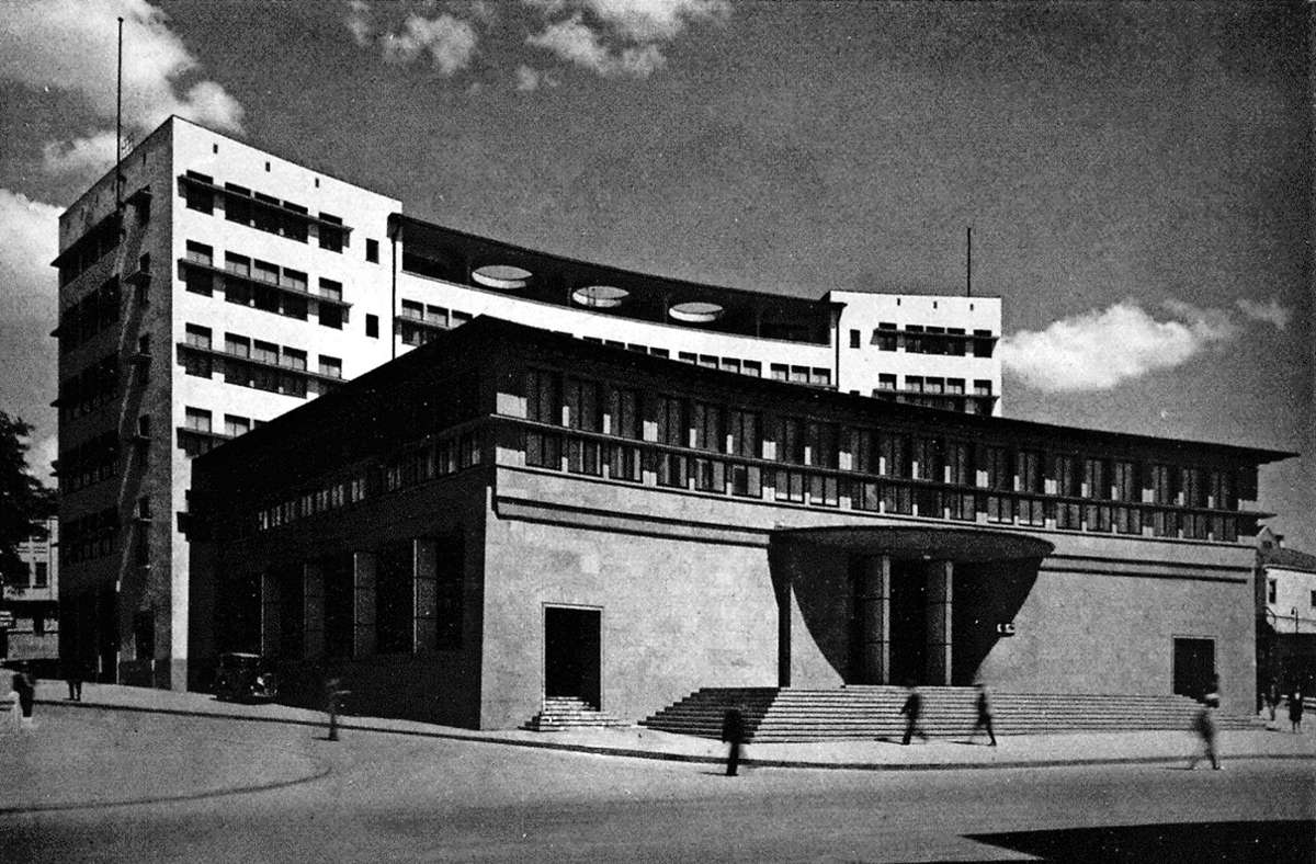 Anfang der 1930er Jahre war Martin Elsaesser auf der Höhe seines Ruhms – bis die Nationalsozialisten an die Macht kamen. In der NS-Zeit baute der Architekt kaum etwas. 1934 bis 1938 immerhin entstand die Sümer-Bank in Ankara, Türkei. Nach dem Krieg war Elsaesser mit Aufbauarbeiten beschäftigt und erhielt eine Professur in München.