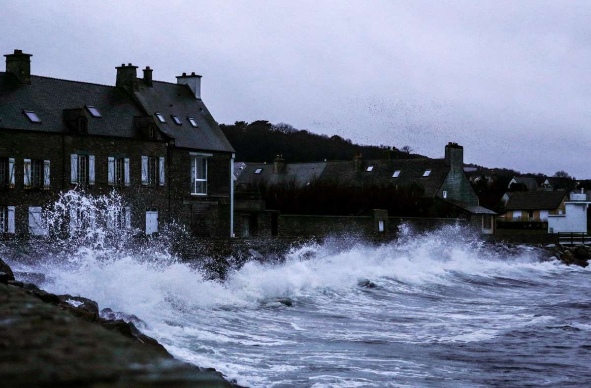 Sturm Bella in Frankreich und Wales: Stromausfälle in tausenden Haushalten