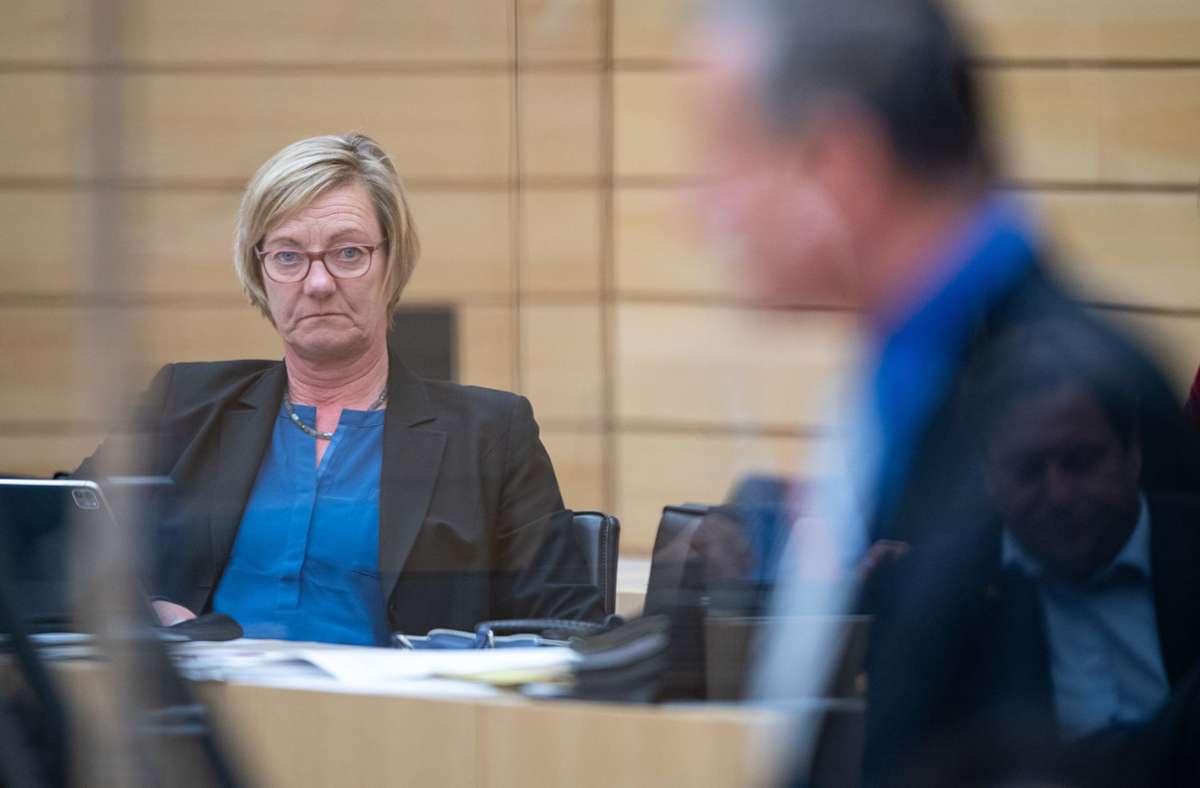 Baden-Württemberg: Landtag beschließt Nachtragshaushalt mit Neuverschuldung