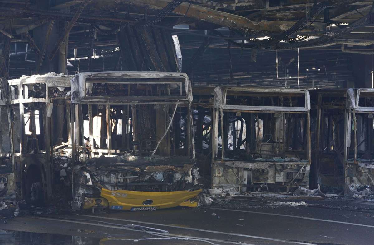 Brand in Stuttgarter Bus-Depot: Warum die Suche nach der Ursache noch warten muss