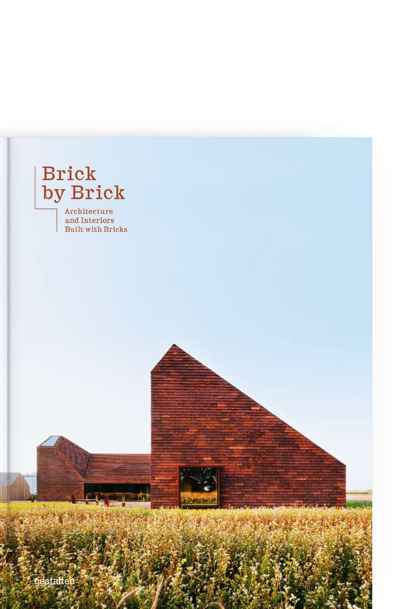 Das Kornet Hus hat es auch aufs Cover des Bildbands geschafft: Alle Bilder entstammen dem Buch „Brick by Brick“ im Verlag Die Gestalten in Berlin. 49,90 Euro www.gestalten.com
