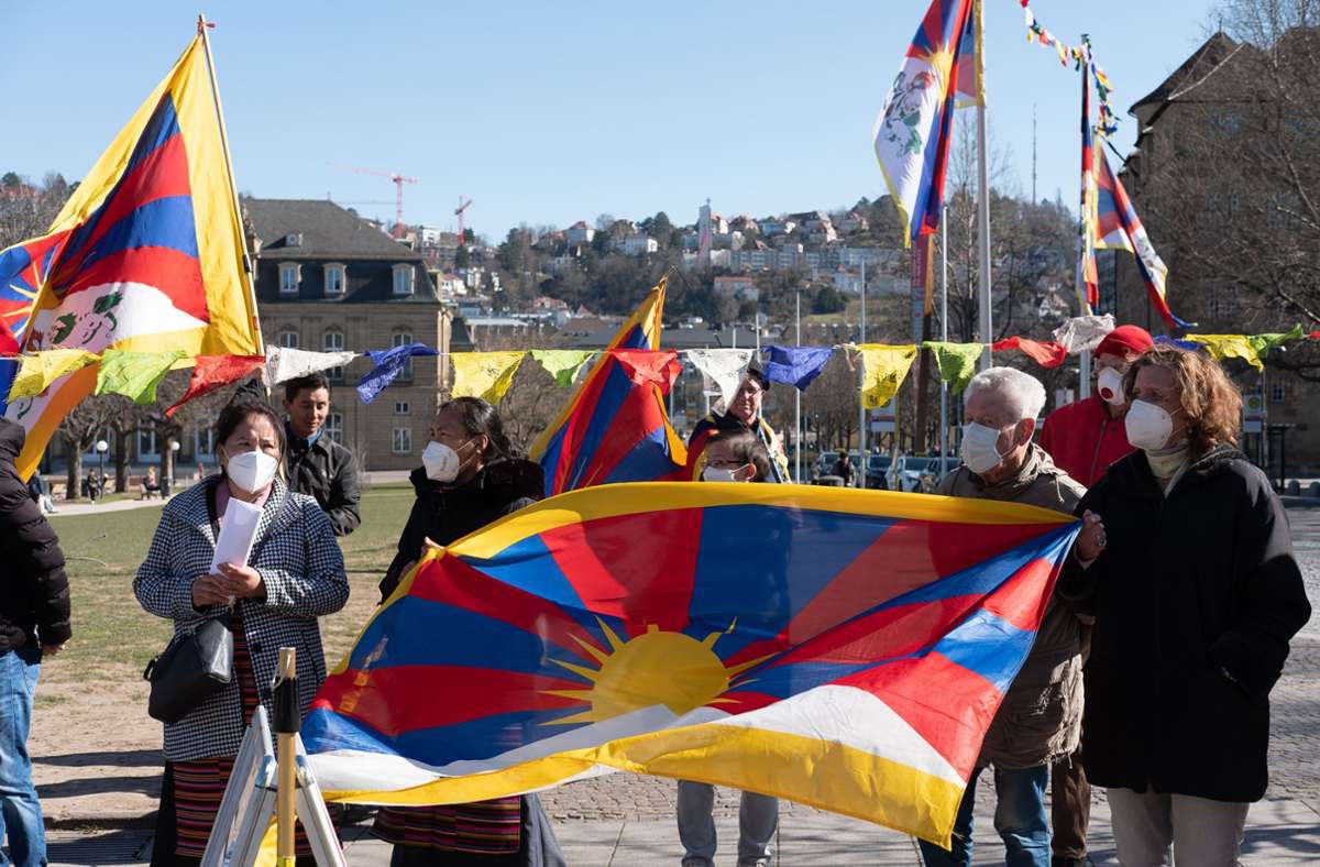 Aktion auf dem Schlossplatz: Stuttgart zeigt Flagge für Tibet
