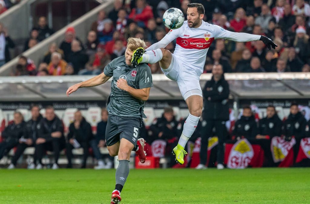 Erfolgt der Neustart für den VfB am Wochenende des 9./10. Mai, dürfte die Reise nach Nürnberg gehen. Im Hinspiel besiegten Gonzalo Castro und Co. den Club (hier mit Johannes Geis) mit 3:1.