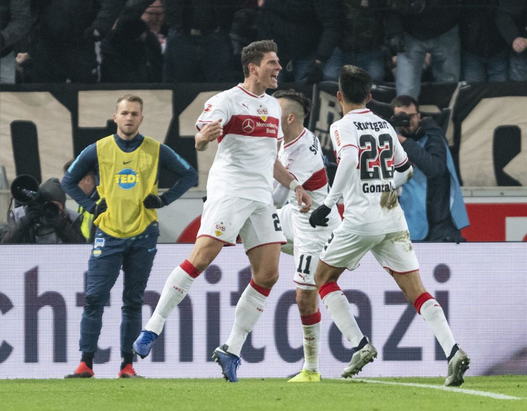 Per Doppelpack sichert der Stuttgarter den 2:1-Sieg gegen Hertha BSC: Gomez dreht Partie für den VfB