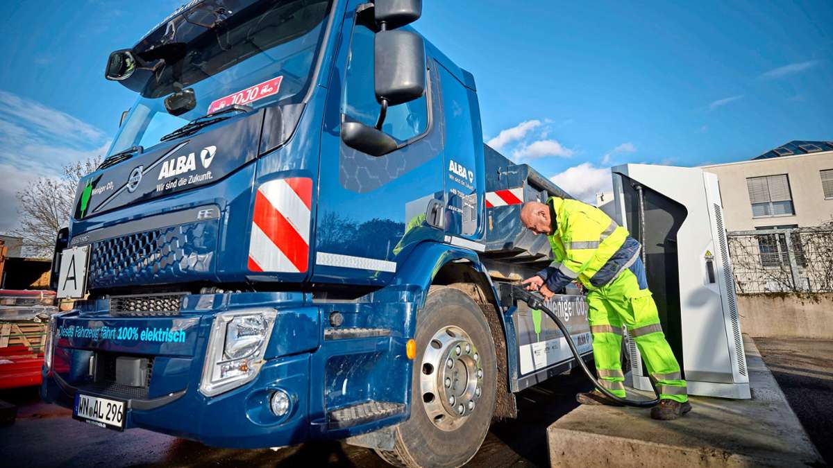 Müllentsorger Alba in Waiblingen: Abfalltransport mit Elektro-Lastwagen