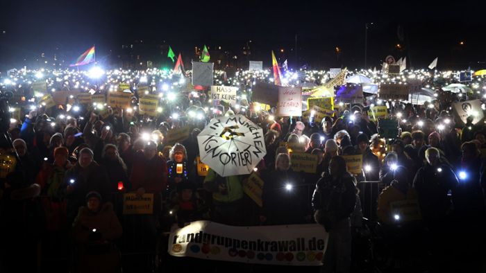 Lichtermeer: Bis zu 100.000 Menschen demonstrieren in München