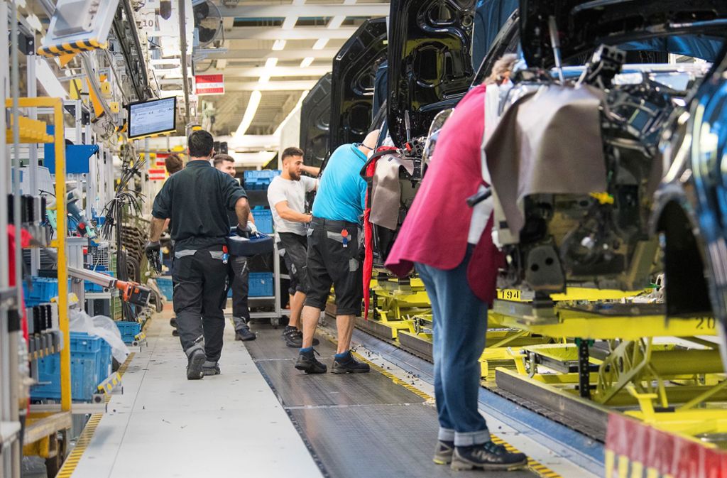 Produktionsstopp wegen Corona: Daimler bereitet sich auf Kurzarbeit vor