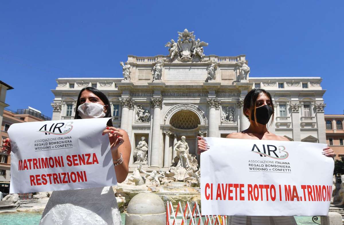 Protest im Brautkleid: Corona sorgt für Hochzeitsflaute in Italien