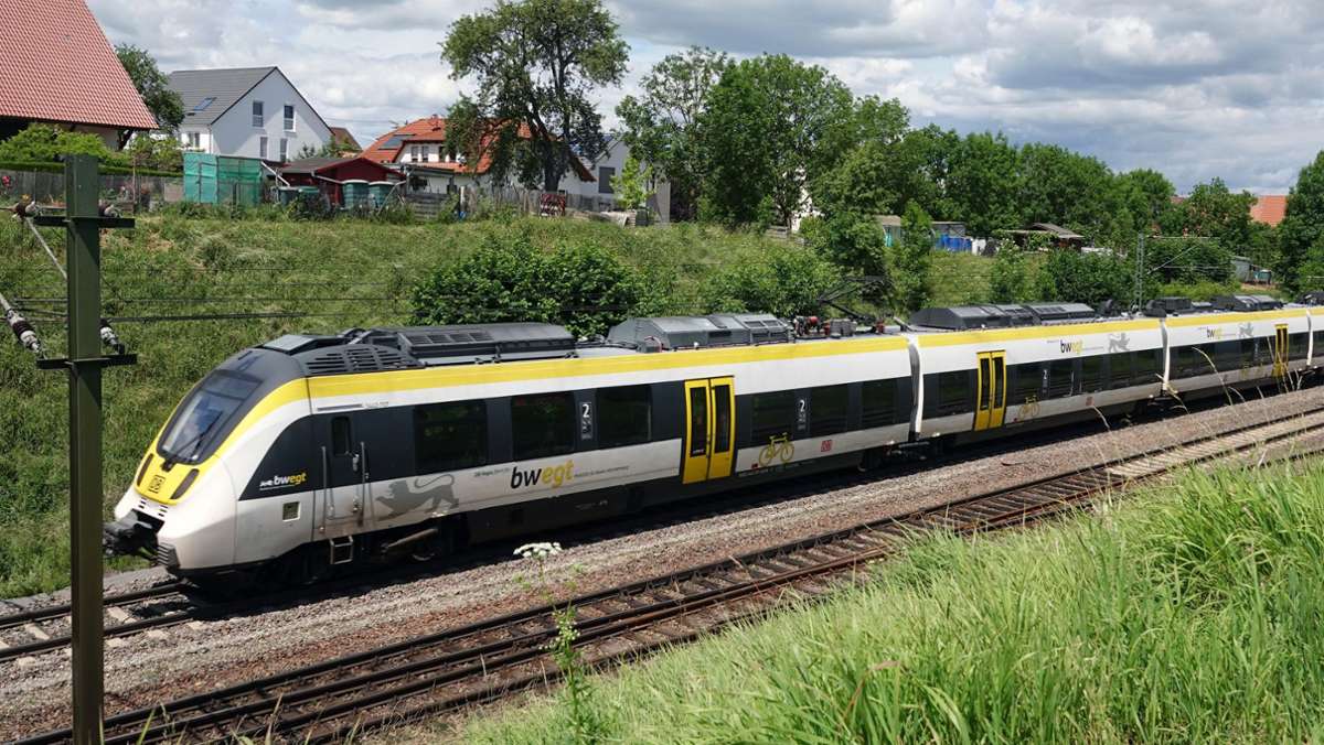 Winfried Hermann ist besorgt: Geht Baden-Württemberg bald das Geld für seine Züge aus?