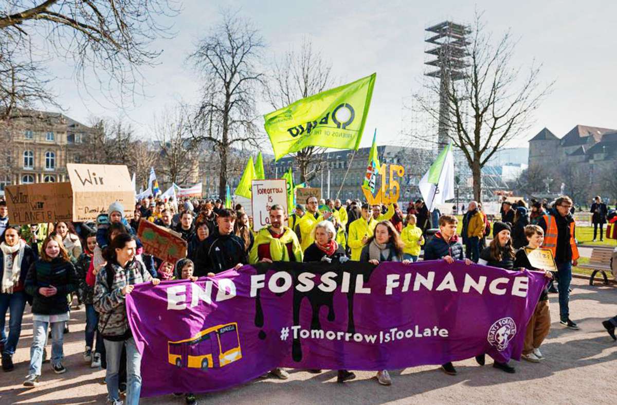 Fridays for Future in Stuttgart: Beim Klimastreik demonstrieren  Jung und Alt gemeinsam