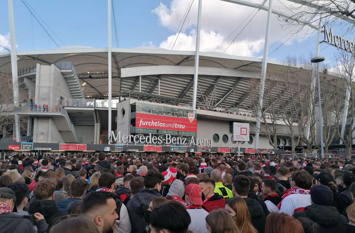 Über 55.000 Fans strömten zum Spiel in die Mercedes-Benz Arena.