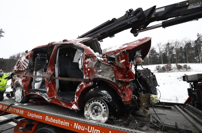 A8 bei Ulm: Mann stirbt bei Unfall mit Kleintransporter