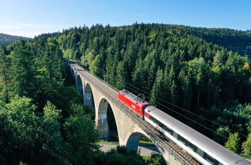 Züge auf der Gäubahn sollen deutlich schneller unterwegs sein können. Foto: dpa/Felix Kästle