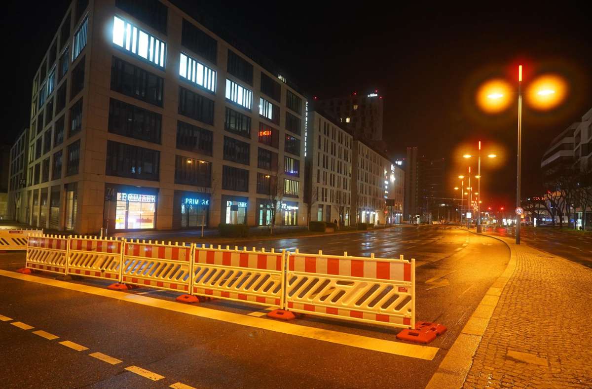 Die Stadt Stuttgart sperrte die Heilbronner Straße. Foto: Andreas Rosar Fotoagentur-Stuttg/Andreas Rosar Fotoagentur-Stuttg