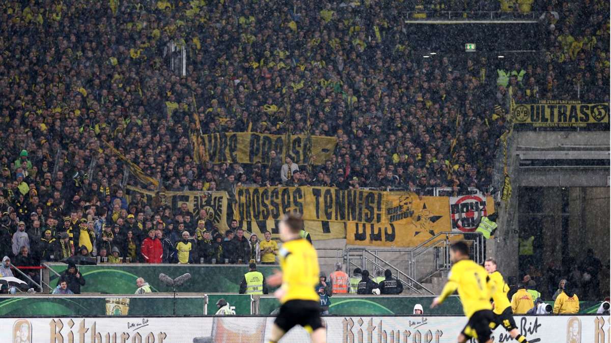 Investoren-Einstieg bei DFL: Neue Proteste: BVB-Fans erzwingen Spielunterbrechung