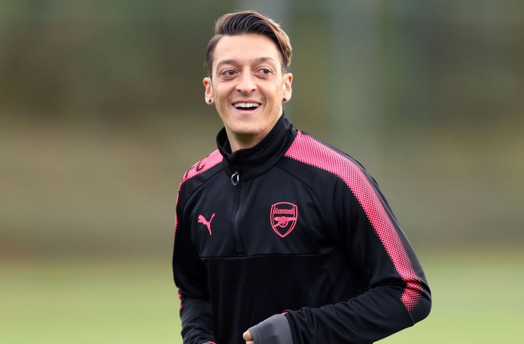 Die Gesichtszüge von Fußballer Mesut Özil haben durchaus Ähnlichkeiten mit denen Ferraris.