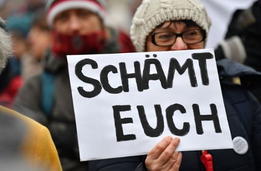 Gegen die Wahl von Thomas Kemmerich protestierten Tausende Thüringer auf den Straßen. Foto: dpa/Martin Schutt