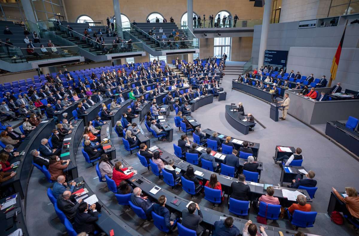 Vor der Abstimmung war im Bundestag hitzig über die Vor- und Nachteile einer Impfpflicht debattiert worden. Foto: dpa/Michael Kappeler