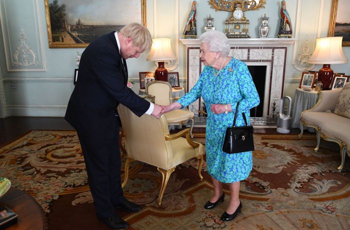 Skandal um Boris Johnson: Britische Regierung entschuldigt sich bei Queen für Lockdown-Partys