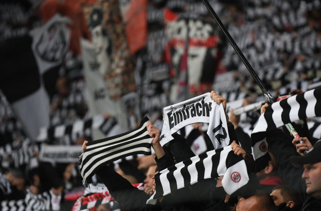 Nach Zwischenrufen bei Gedenkminute: Dieses starke Zeichen setzten die Fans von Eintracht Frankfurt