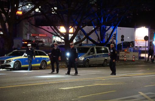 Die Polizei im Einsatz in Stuttgart-Hedelfingen. Foto: SDMG