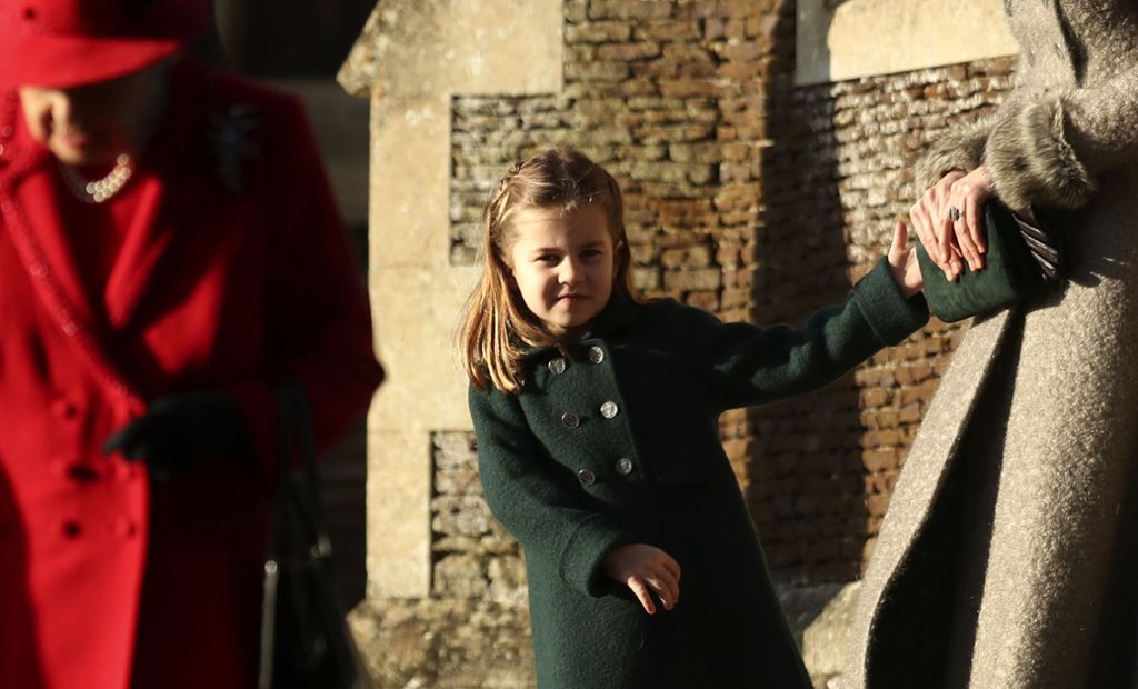 Sie erinnert viele an ihre Urgroßmutter: Prinzessin Charlotte, die Tochter von Prinz William und Herzogin Kate. Foto: Jon Super/AP/dpa