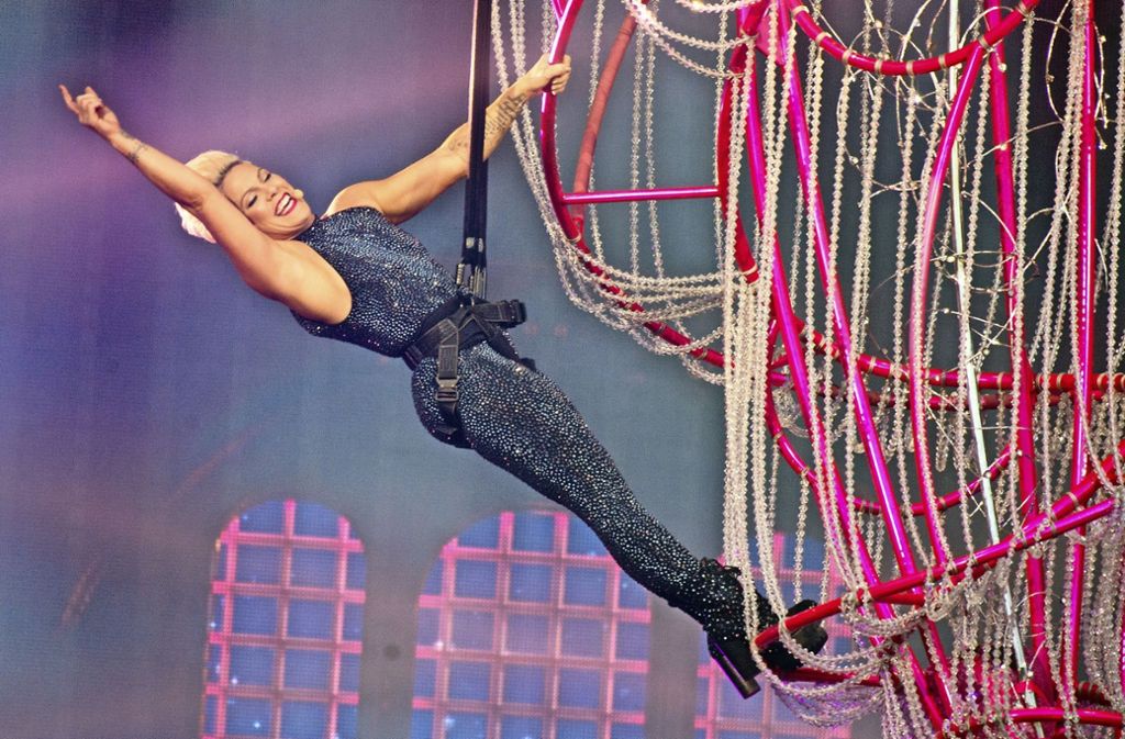 Pink und ihre gigantische Zirkusshow setzendie Mercedes-Benz-Arena förmlich in Brand: Pink in der Mercedes-Benz-Arena