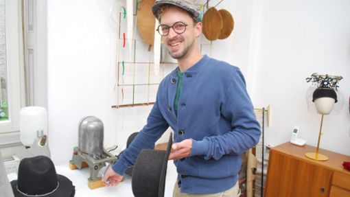 Michael Merten trägt selbst gerne Hut. „Da fühle ich mich sicherer.“  Fotos: Sebastian Steegmüller