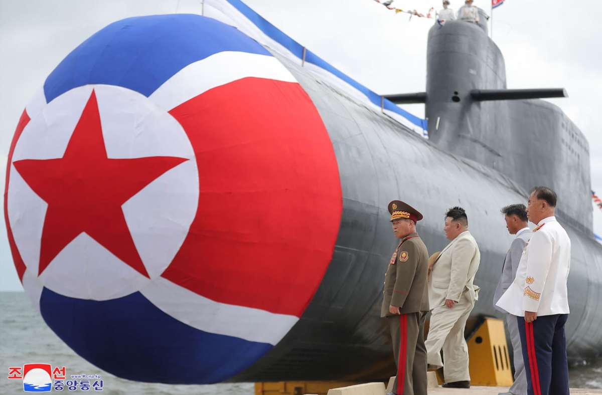 Nordkorea lässt die Muskeln spielen: Ein U-Boot zum Geburtstag
