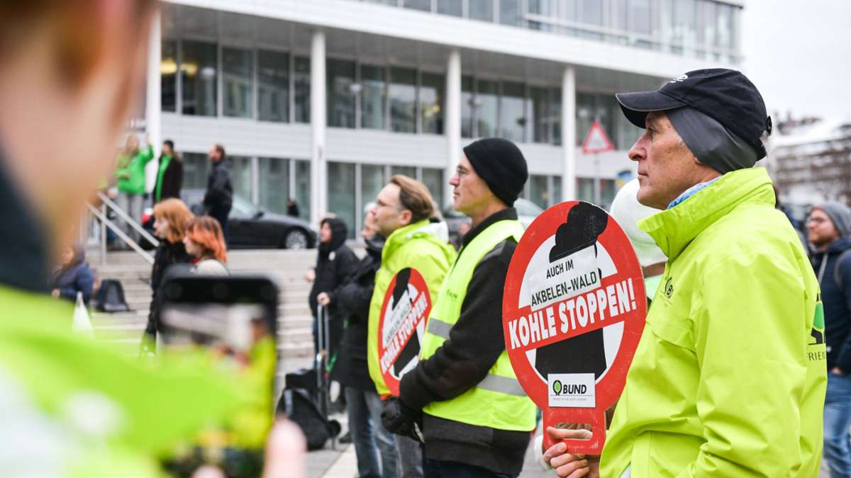Demonstration in Stuttgart: Warum sich Klimaaktivisten so auf die LBBW fokussieren