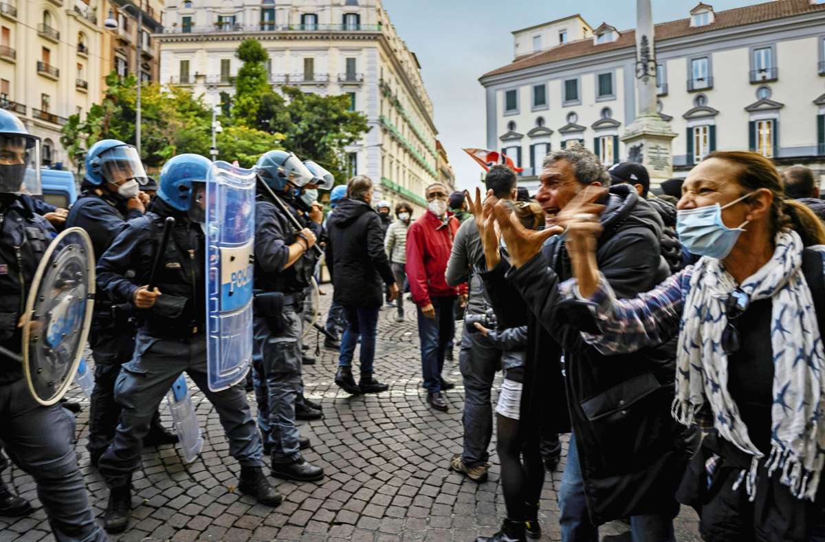 Ausschreitungen in Italien: Die Protestwelle schwappt von Neapel nach Rom