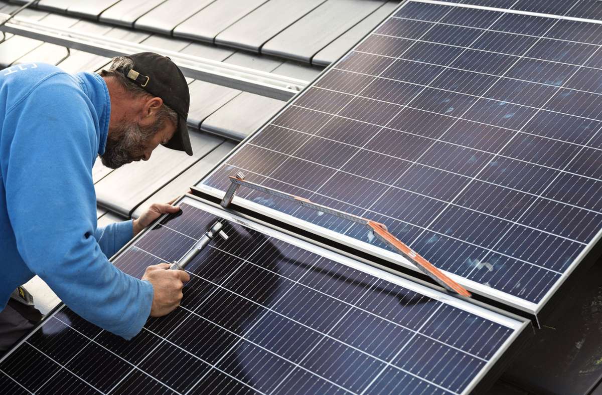 Fotovoltaikausbau in Stuttgart: Nur verhaltener Solarausbau auf  Landesdächern
