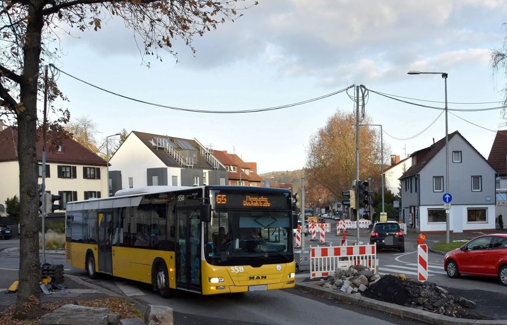 Ampelsteuerung am Kreisverkehr führt zu Staus und Busausfällen –  Neuer Versuch ab Januar: Baustelle am Dürrbachkreisel aufgelöst