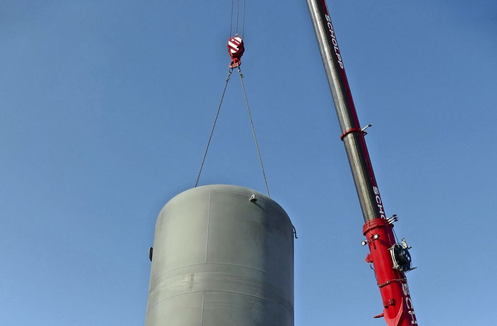 Zwei 13 Tonnen schwere Pufferspeicher garantieren die Versorgung: Warmes Wasser für den Neckarpark