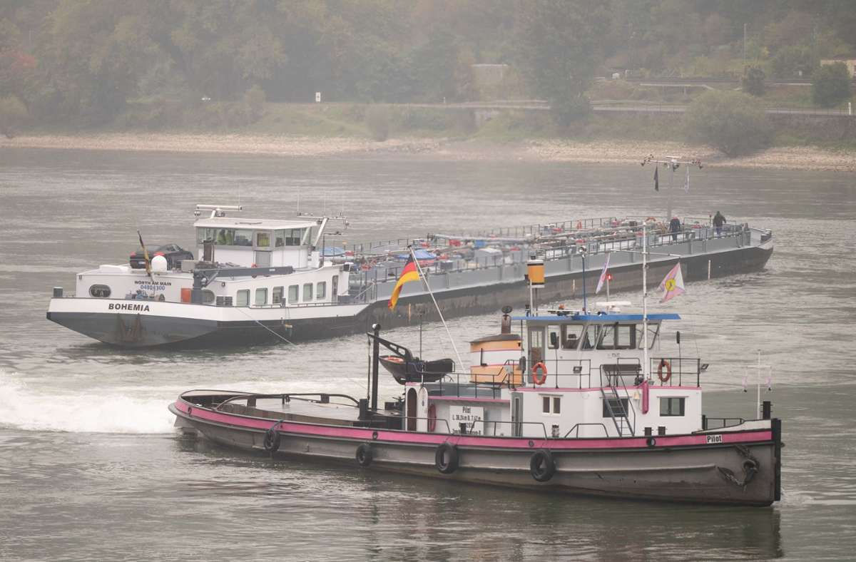 Geisenrücken bei St. Goar: Tanker fährt sich im Rhein fest