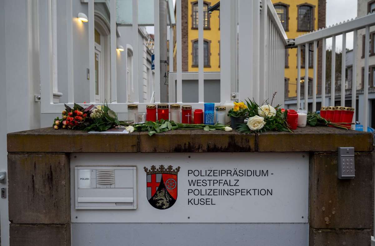 Getötete Polizisten in Kusel: Ermittler prüfen Waffenarsenal - Gedenken am Freitag