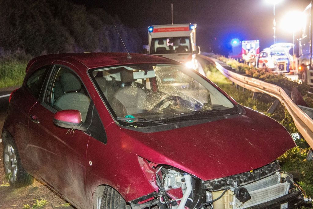 23.8.2017 Fahrerin auf der B29 bei Remshalden nach Unfall von Tesla erfasst und schwer verletzt.