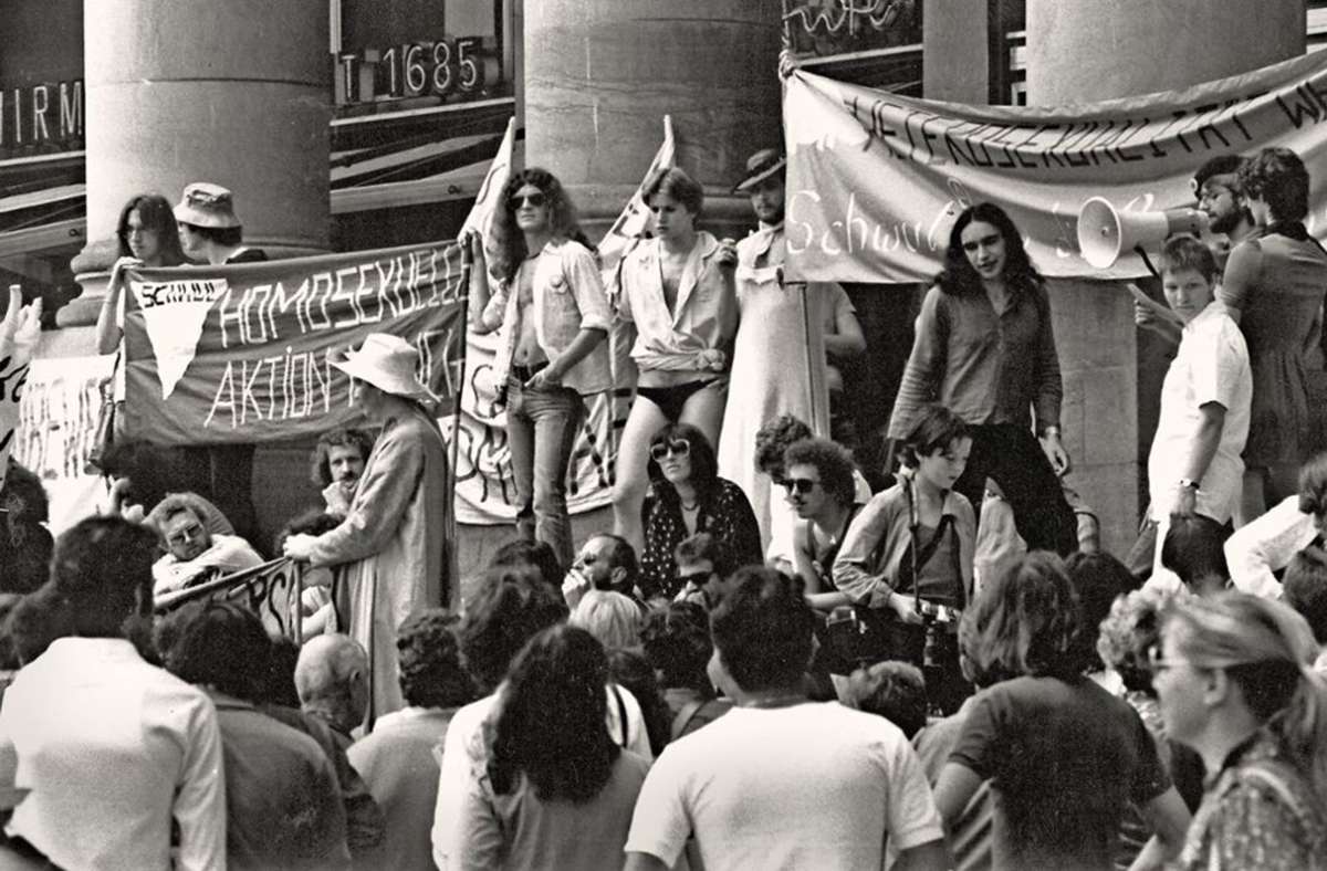 Demonstration im Jahr 1979 am „Homobefreiungstag“  für die Rechte von Schwulen in Stuttgart.