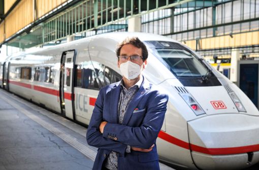 Nikolaus Hebding gehörte vor 30 Jahren zu den Testpassagieren im ICE. Heute ist er Chef am Stuttgarter Hauptbahnhof. Foto: Lichtgut/Max Kovalenko