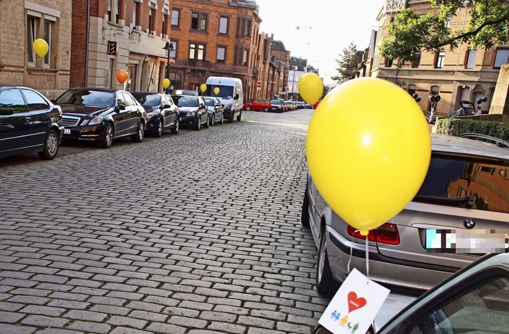 Verein Fuss befestigt Luftballons an Autos – Kritik an zu wenig Kontrollen durch Polizei und Ordnungsamt: Aktion gegen Falschparker