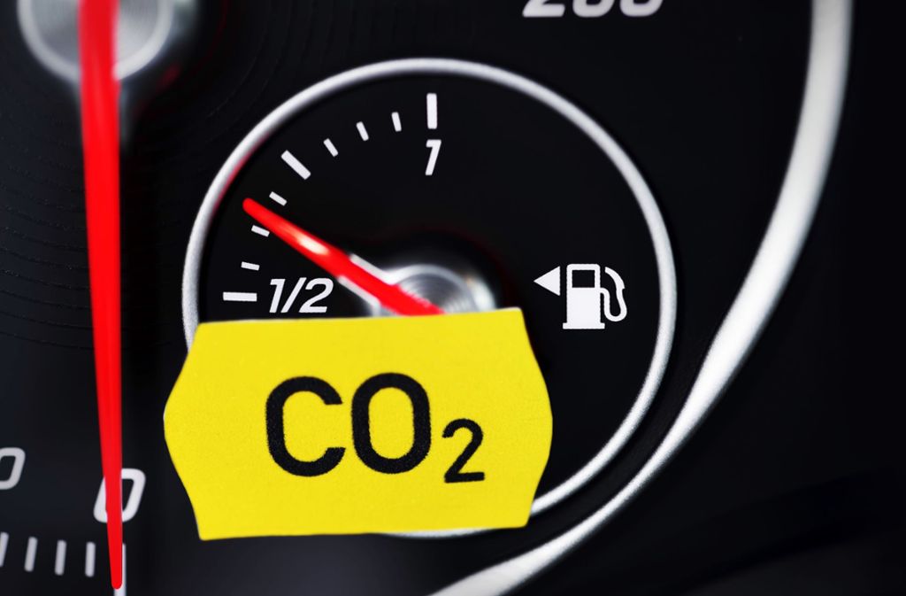 Autohersteller und Händler müssen den Kohlendioxid-Ausstoß ihrer Autos in der Werbung mit veralteten Messwerten angeben. Foto: imago/Christian Ohde Foto:  