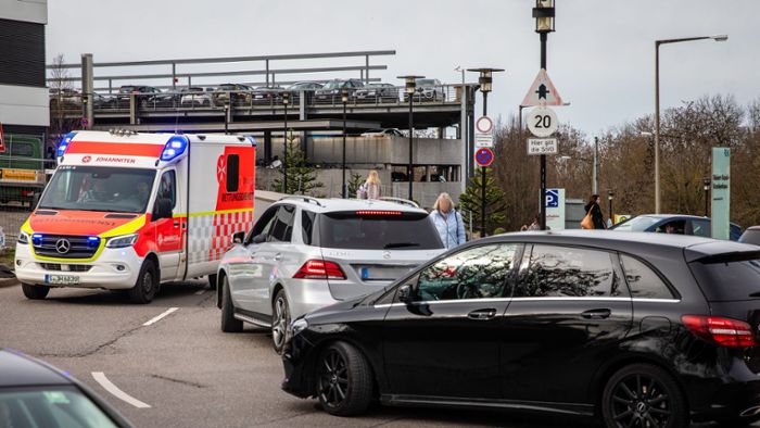 SSB-Streik trifft Bosch-Krankenhaus  Stuttgart: Autos blockieren zeitweise die Zufahrt zur Notaufnahme