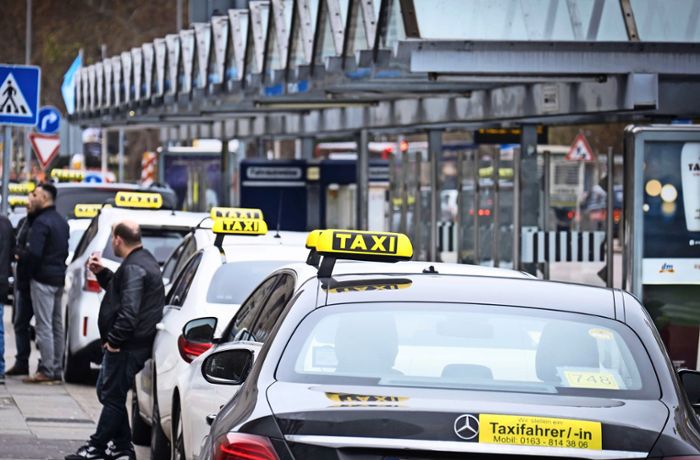 80 Prozent Umsatzrückgang in Stuttgart: Taxifahrer wollen Corona-Impfstoff transportieren